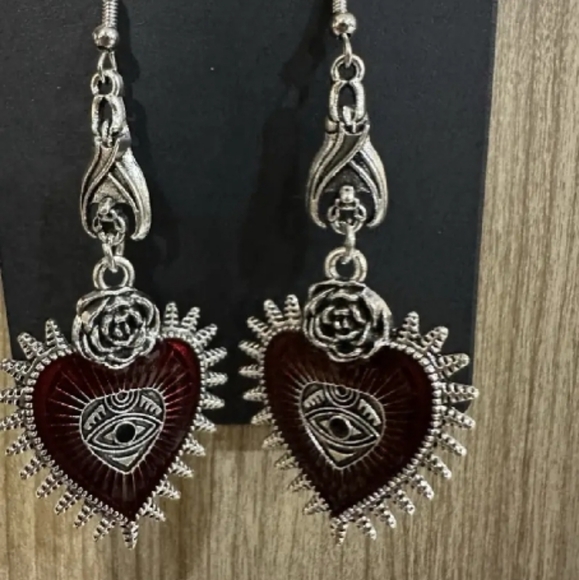 Red and Silver Jewelry with Elegant Design - Picture 7 of 7